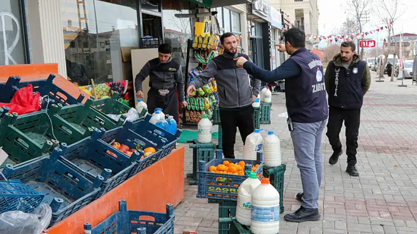 Van Büyükşehir'den kaldırım işgallerine denetim