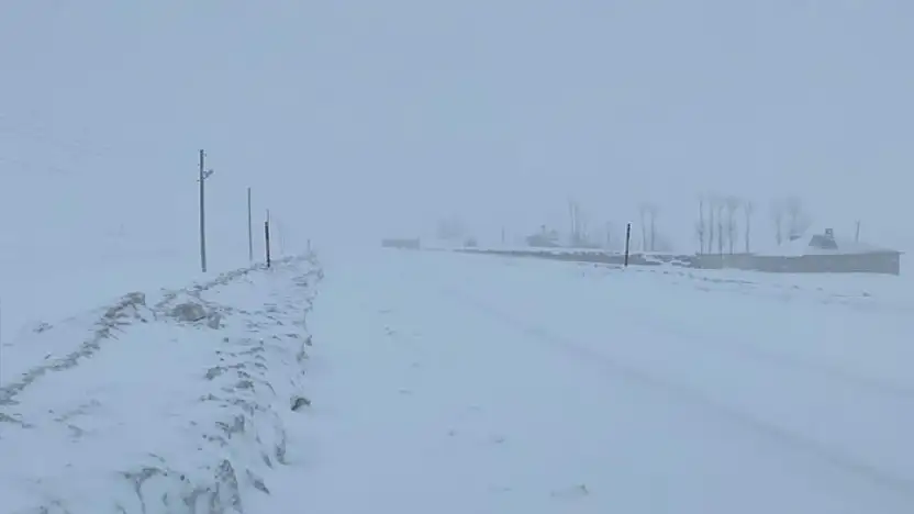 Van-Çatak kara yolu yeniden ulaşıma kapatıldı