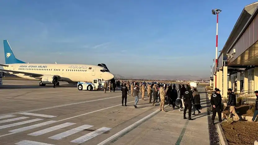 Van'da 300 düzensiz göçmen ülkelerine geri gönderildi