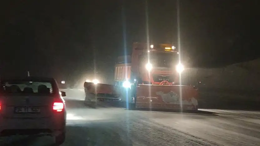 Van'da 341 yerleşim yerinin yolu kapandı