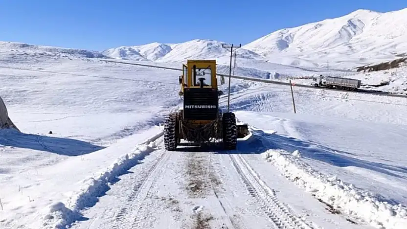 Van'da 35 ulaşım yolu kapalı