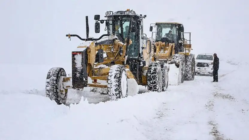 Van'da 363 yerleşim yerinin yolu kapandı