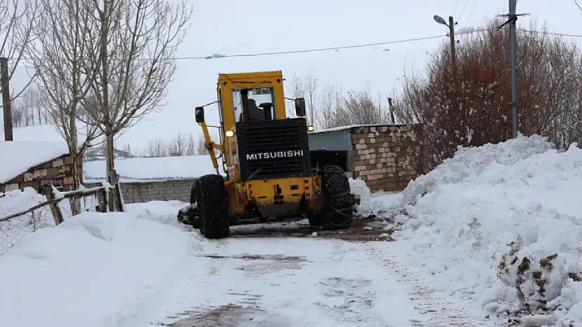 Van'da 76 yerleşim yerinin yolu kapalı