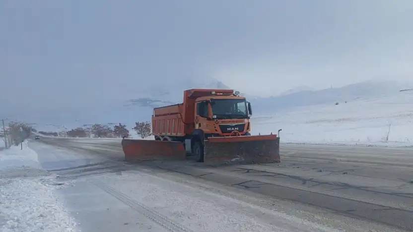 Van'da 90 yerleşim yerinin yolu ulaşıma kapandı