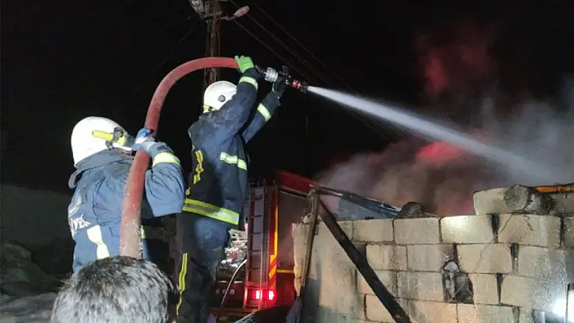 Van'da ahır yangını paniğe yol açtı