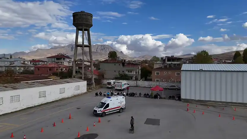 Van'da ambulans sürüş güvenliği eğitimi verildi