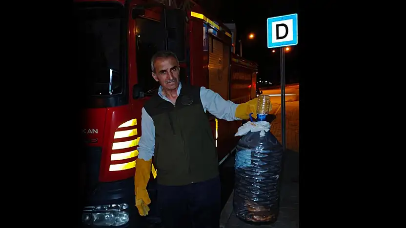 Van'da aracın motoruna giren yılanı itfaiye ekipleri çıkardı