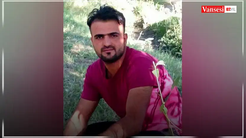 Van'da bir genç iş yerinin önündeki araçta ölü bulundu