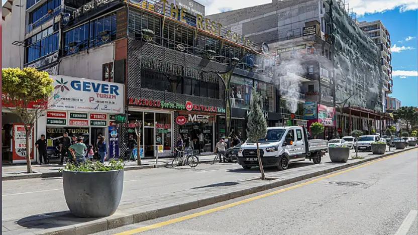 Van'da caddeler gül suyu kokuyor