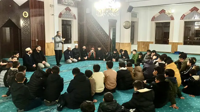 Van'da camii gençlik buluşmaları yapıldı