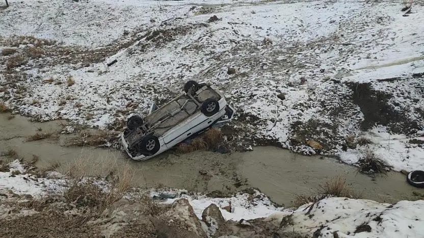 Van'da dereye uçan araçta 3 kişi yaralandı