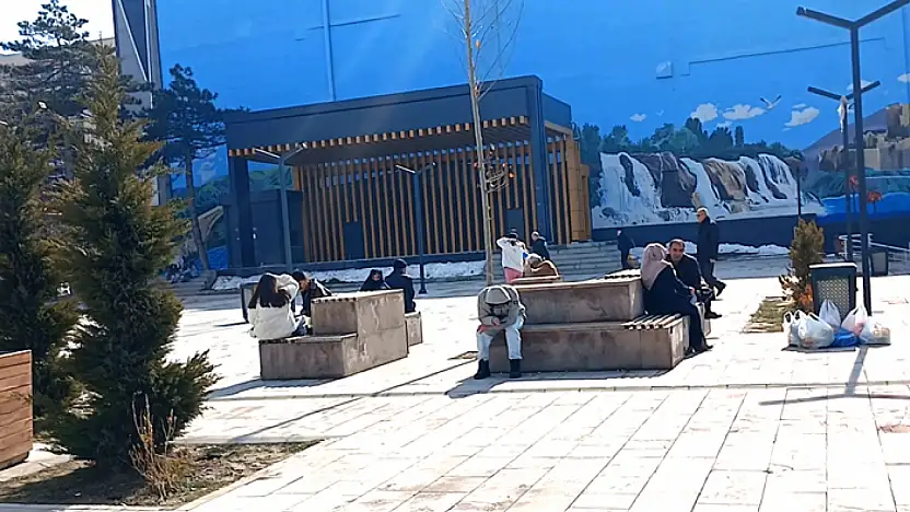 Van'da güneşli hava yüzleri güldürdü