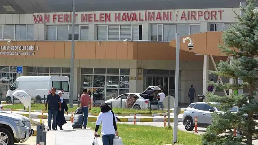 Van'da havalimanının kapatılması turizmcileri tedirgin ediyor