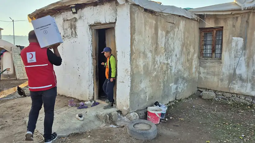 Van'da ihtiyaç sahibi ailelere gıda desteği