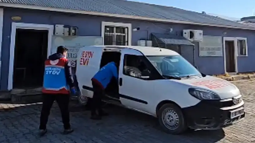 Van'da ihtiyaç sahibi vatandaşlara sıcak yemek hizmeti