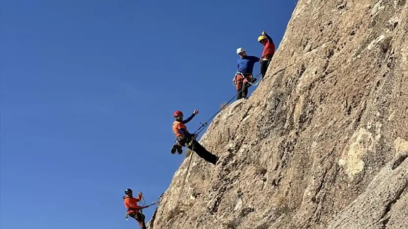 Van'da ilk kez çok ip boylu kaya tırmanışı eğitimi verildi