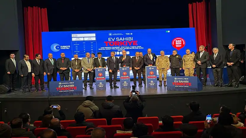 Van'da inşa edilecek konutların kura çekimi yapıldı