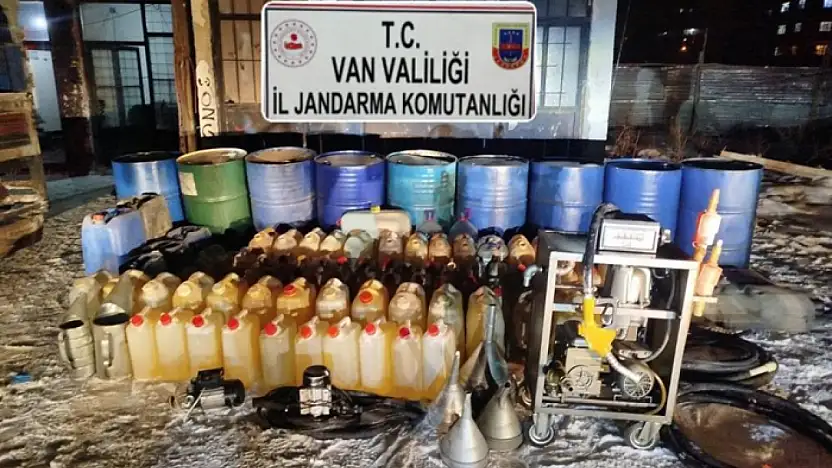 Van'da kaçak akaryakıt ve sentetik hap ele geçirildi