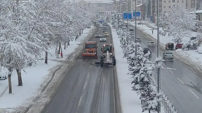 Van'da kar yağışı hayatı olumsuz etkiliyor