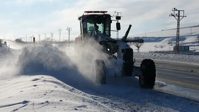 Van'da kardan dolayı kapanan 625 yoldan 408'i açıldı