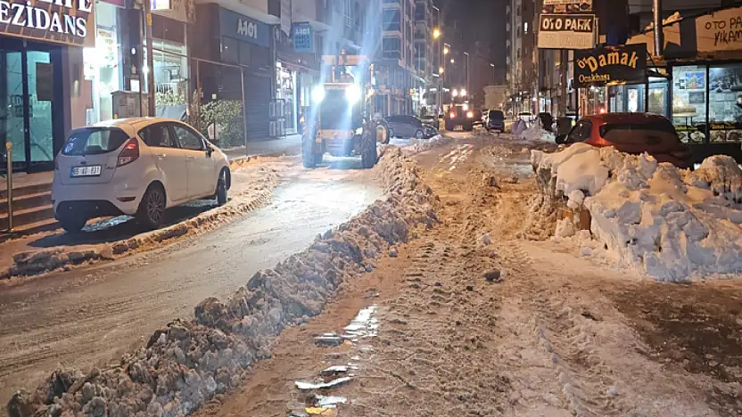 Van'da karla mücadele sürüyor