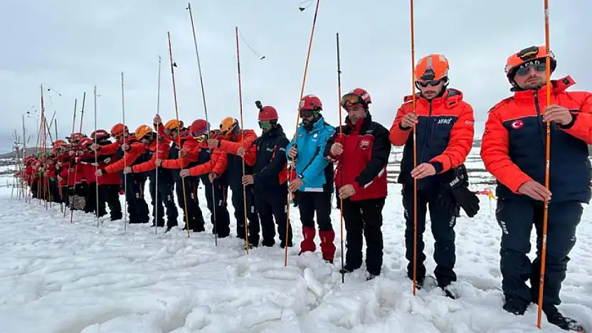 Van'da nefes kesen çığ tatbikatı gerçeği aratmadı