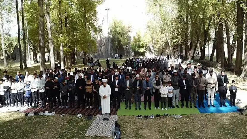 Van'da 'Öğrenci Cami Buluşması' devam ediyor