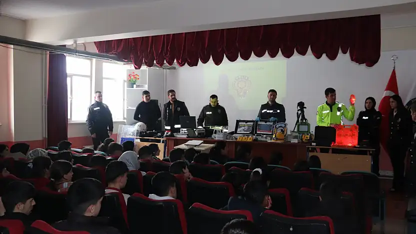 Van'da öğrencilere polislik mesleği tanıtıldı