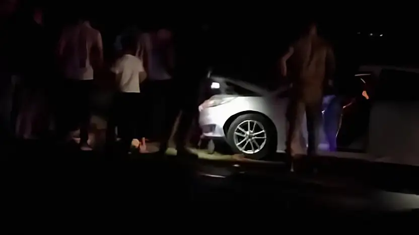 Van'da otomobil sürüye çarptı