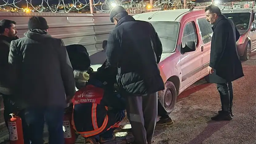 Van'da park halindeki kamyonette yangın