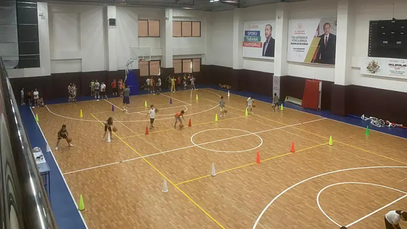 Van'da potaya uzanan emek: Basketbol antrenmanları aralıksız sürüyor