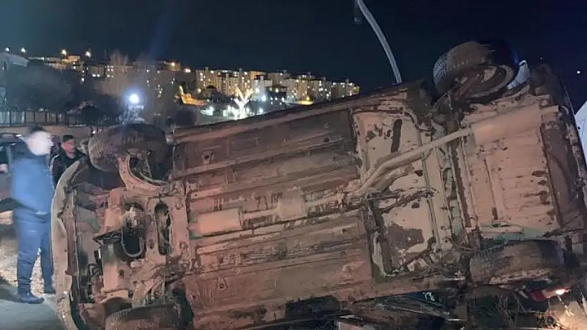 Van'da takla atan otomobilde 2 kişi yaralandı