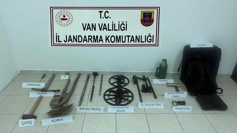 Van'da tarihi kale yakınında kazı yapan 2 kişi yakalandı