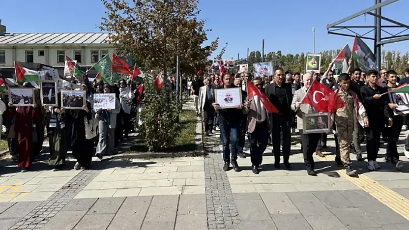 Van'da üniversite öğrencilerinden Gazze'ye destek yürüyüşü