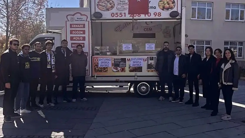 Van'da üniversite öğrencilerinden 20 şehit için anlamlı etkinlik