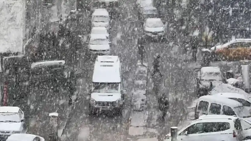 Van'da yoğun kar yağışı etkili oldu