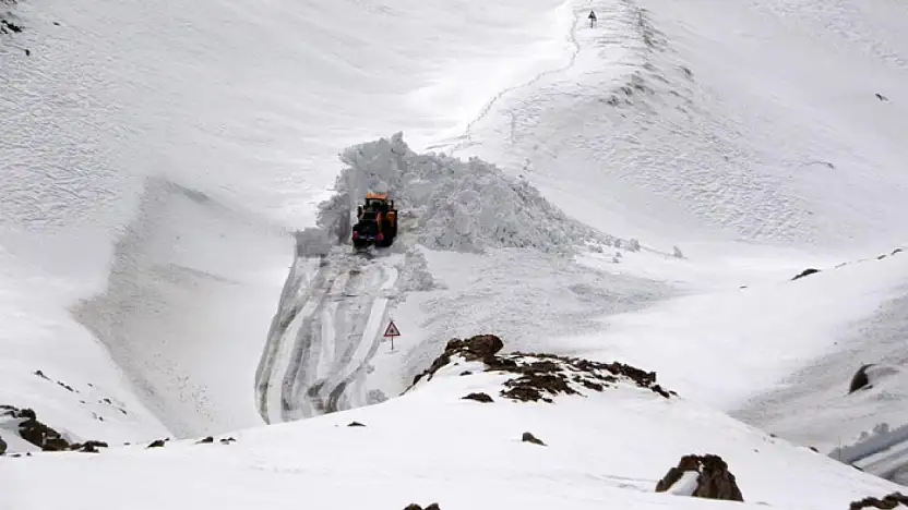 Van'da yoğun kar yağışı ve eğimli alanlar çığ riskini artırıyor