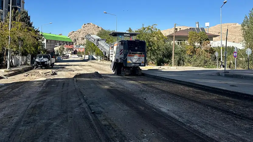 Van'da yol yenileme çalışmaları hız kesmeden devam ediyor