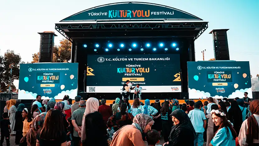 Van'daki festivalde kültür-sanat maratonu sürüyor