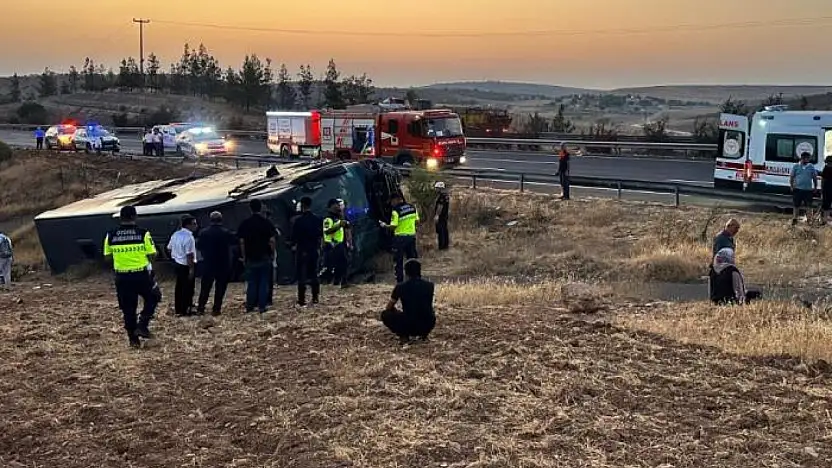 Van'dan Hatay'a giden yolcu otobüsü devrildi