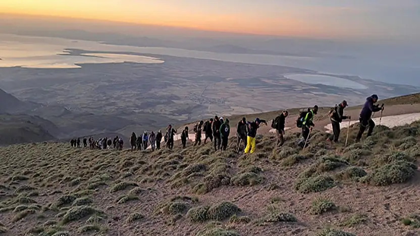 Van Gölü Aktivistleri, Tarık Bünyamin anısına Süphan'a tırmanacak