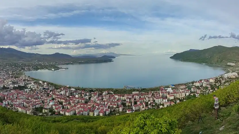 Van Gölü'nde çekilme ve kirlilik alarmı