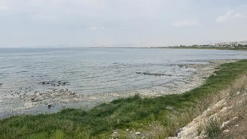 Van Gölü'nde çekilmeler devam ediyor