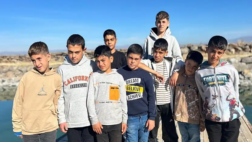 Van Gölü'nde yazın sararan saçlar kışın eski rengine döndü