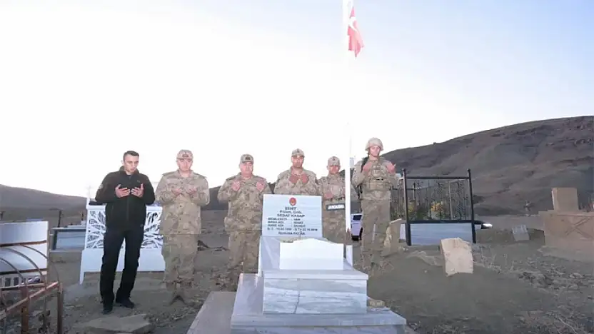 Van İl Jandarma Komutanı Tuğgeneral Avkıran, Şehit Kabirlerini ziyaret etti