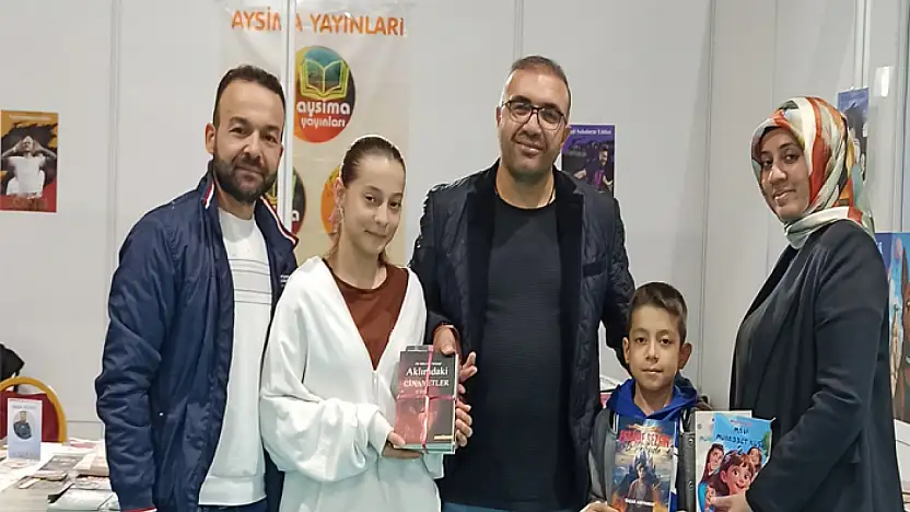 Van'ın kültür elçisi Yaşar Adıyaman bu yıl 30 kitap fuarında Van'ı temsil etti