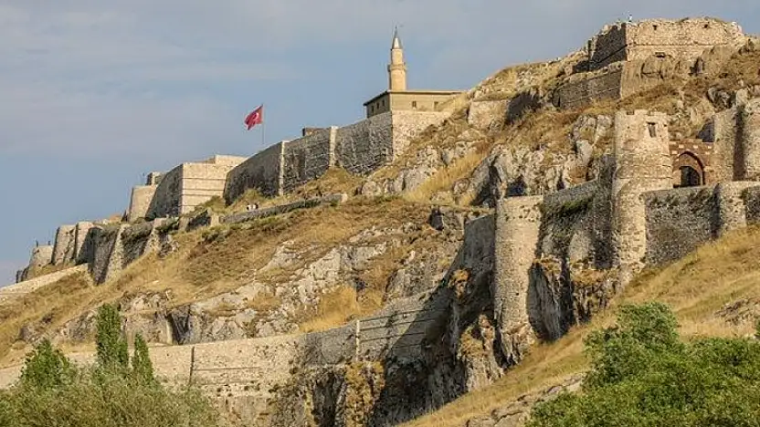 Van Kalesi: Binlerce yıllık gözcünün sessiz tanıklığı