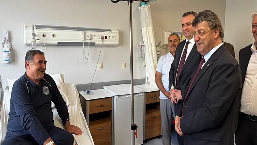Van Milletvekili Türkmenoğlu'ndan Gevaş İlçe Devlet Hastanesi'ne ziyaret