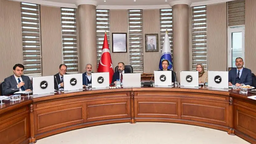 Van YYÜ'de Van Gölü Havzası zirvesi