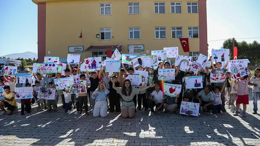 Vanlı çocuklar hayallerindeki dünyayı resmetti